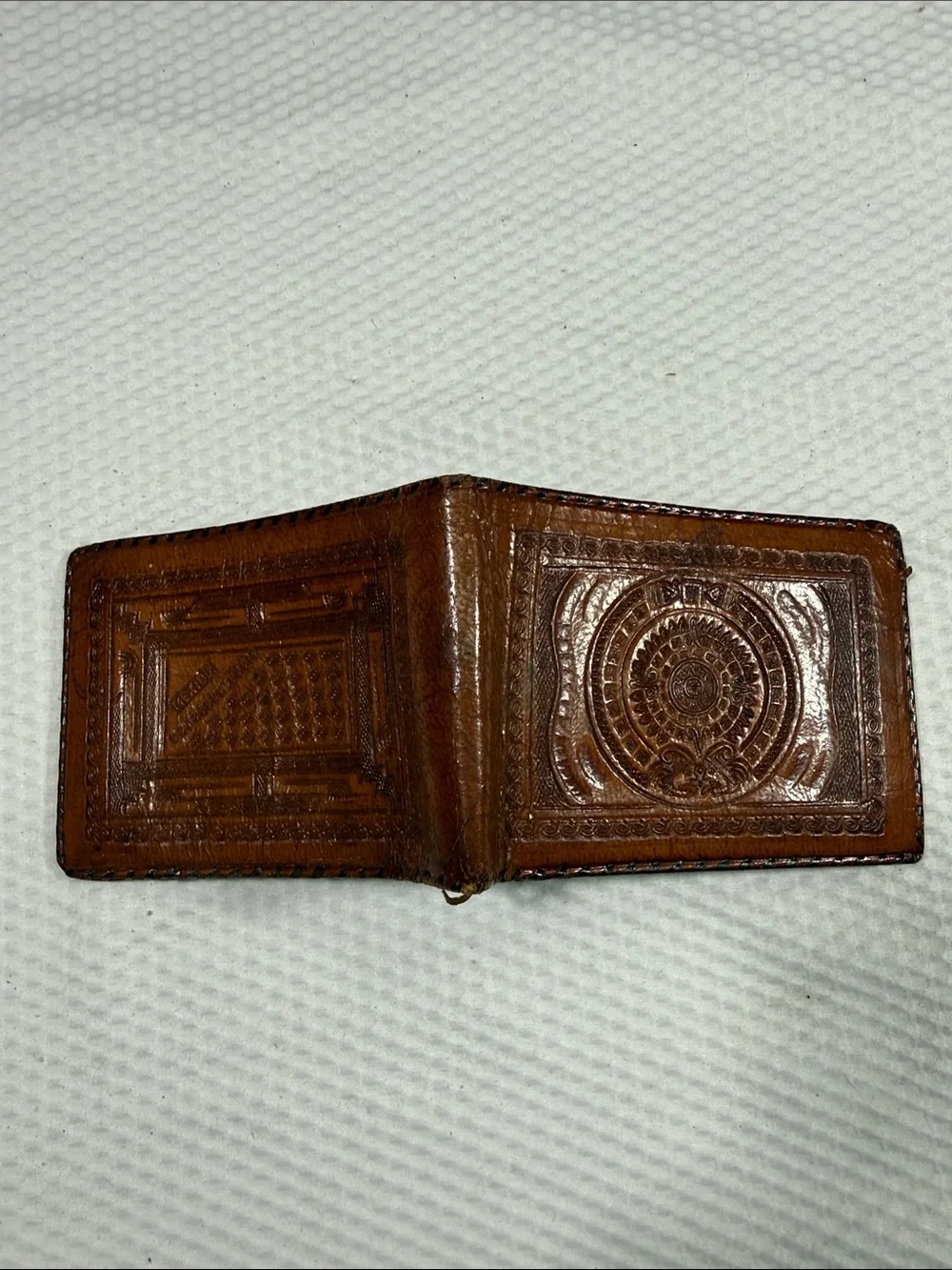 VTG Brown Tooled Leather Men's Bifold Wallet made in Mexico